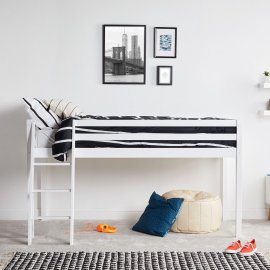 Cadru de pat inalt cu scara VonHaus 3000080, cu spatiu inferior pentru depzitare, panouri laterale de protectie, din lemn de pin, capacitate max 125kg, alb