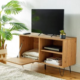 Comoda pentru televizor Capri VonHaus 3000513, din MDF cu aspect de lem de stejar, cu un raft si o usa, diagonala TV 55 inch, maro