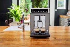 Espressor automat Krups Evidence Eco-Design EA894T10, 1450W, 15 bari, 8 retete de bauturi, rasnita metalica, 3 trepte de temperatura, functie One-Touch-Cappuccino, negru