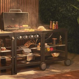 Gratar pentru gradina, cu 4 arzatoare pe gaz VonHaus 2502041, placa din fonta pentru gatit, suprafata laterala pentru pregatirea alimentelor cu roti, negru