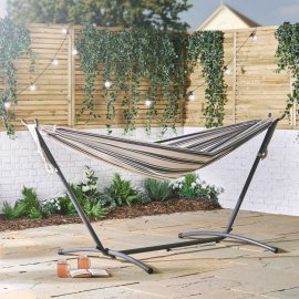 Hamac pentru 2 persoane VonHaus 2522115, din material textil, cadru din otel negru, capacitate maxima 220kg
