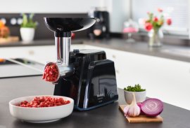 Masina de tocat carne Tefal Classic NE105838, 1400 W, 1.7 kg/min, Functie Reverse, 2 Site de tocat, Cutit cu functie de maruntire, Accesoriu pentru carnati, Negru 