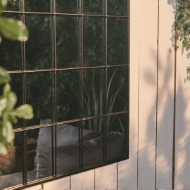 Oglinda decorativa pentru exterior VonHaus 2500374, cadru din fier forjat, 76x91x2.5 cm