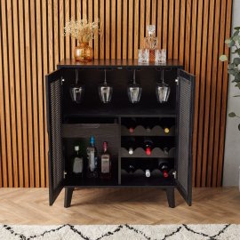 Bar pentru sticlele de vin, cu 2 usi Spinningfield 3000790, din MDF cu aspect de lemn negru si ratan, capacitate de 12 sticle si 12 pahare, negru