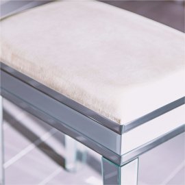 Scaun pentru masa de toaleta, perna din catifea alba si picioare cu aspect oglindit Beautify 4010201