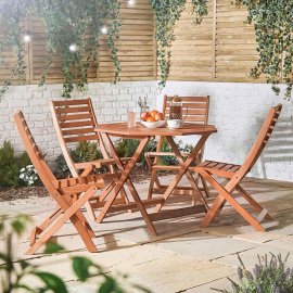 Set masa de exterior si 4 scaune pliabile VonHaus 2522051, din lemn de esenta tare, maro