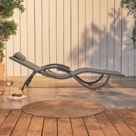 Sezlong pliabil de exterior Textoline VonHaus 2500527, cadru metalic, cu tetiera, culoare gri