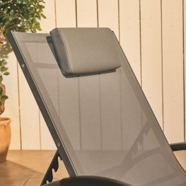 Sezlong pliabil de exterior Textoline VonHaus 2500527, cadru metalic, cu tetiera, culoare gri