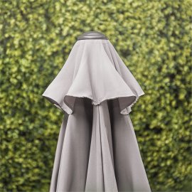 Umbrela pentru gradina cu baza de 12 kg VonHaus 2500737, cu manivela, copertina din poliester, inclinabila, 240x270cm, gri